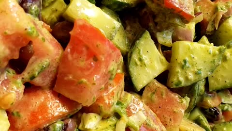 Tomatoes Avocado Salad 🥗