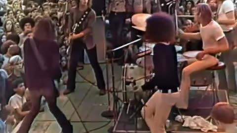 Kick Out The Jams - MC5 ( LIVE )