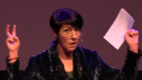 Eurodeputada alemã Christine Anderson: As mesmas pessoas que lhe mentiram sobre a Covid “estão agora a tentar dizer-lhe que todos vamos morrer por causa das alterações climáticas”.