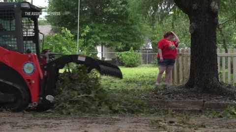 Cleanup begins after Beryl blows through Texas coast.mp4