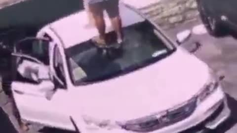 Girl dancing on the car, wait for the end