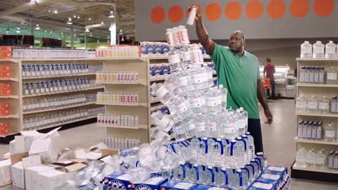 Alkaline88® Water | Shaq Builds a Water Display