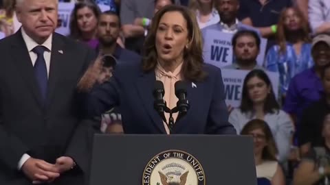 Kamala Harris introduces Tim Walz