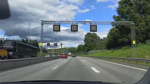 Vid Södertälje med bilen.