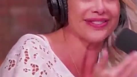 KARINA BACCHI SE EMOCIONA FALANDO COM AS MULHERES