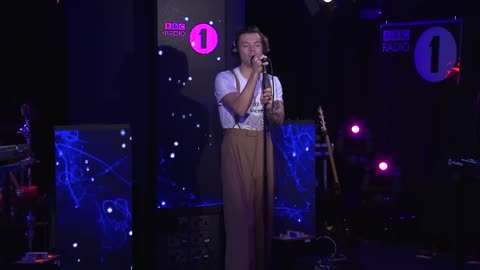 Harry Styles - Wonderful Christmastime In The Live Lounge