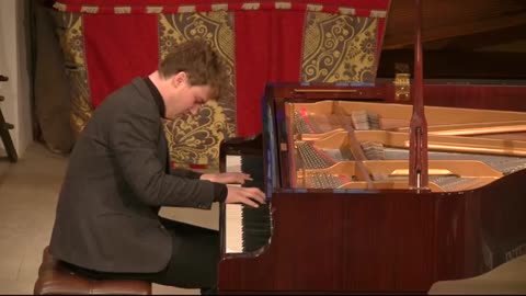 27 Year Old Concert Pianist Suffers Heart Problems And Blood Clots 1 Day After COVID-19 Vaccine