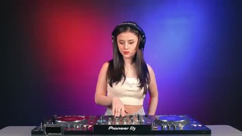 DJ MALAM BANTU AKU TUK LULUHKAN DIA BREAKBEAT VIRAL TIKTOK | SEMATA KARENA MU | DJ AYUDIA PUTRI