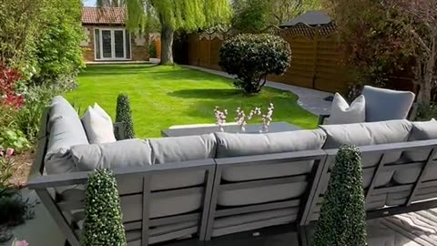 garden furniture looks so cute