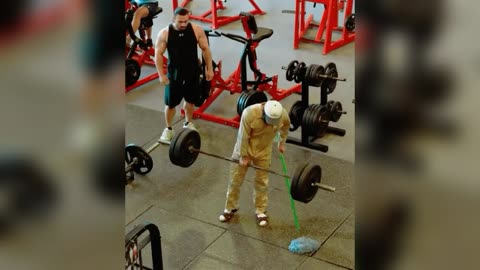 Cleaner Surprise Gym-Goer in the gym🔥😂 ||