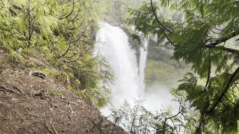 Side View of 73 FT Sahalie Falls – Sahalie Falls & Koosah Falls Loop – Central Oregon – 4K