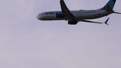 United Boeing 737-900 departing St Louis Lambert Intl - STL