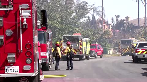 'Devastating' wildfire destroys California mansions