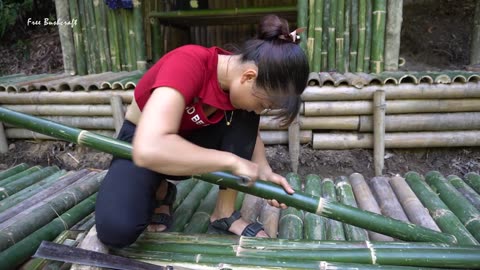 OFF GRID LIVING - Bamboo bridge, bamboo chair - Free bushcraft camp in the rainforest Ep.19