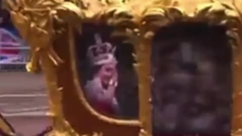 Queen Elizabeth appears in Hologram inside 260-year-old golden carriage