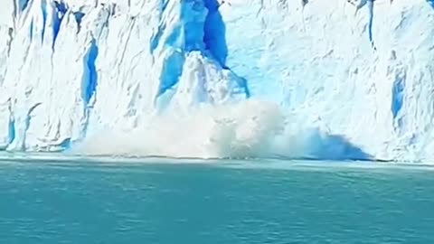 Perito Moreno Glacier Melts During a Boat Tour - By ViralSnare