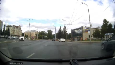 Grandma Narrowly Escapes Traffic Accident - Dash Cam Scenes