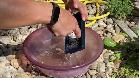 Cleaning the air filter