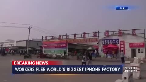 Workers Flee From World’s Largest iPhone Factory_1