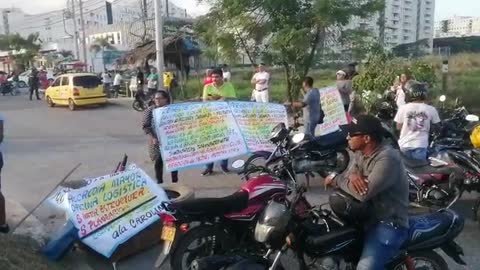 “Necesitamos que arreglen las vías”: protesta de habitantes de La Carolina