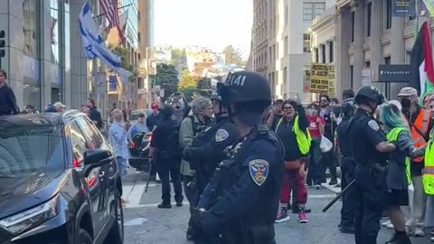 Pro-#Israel and pro-#Palestine supporters are currently facing off in San Francisco