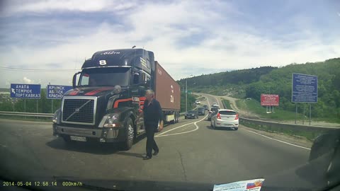 Speeding Truck Hits Brakes Right Before Collision- Crazy Dash Cam scenes