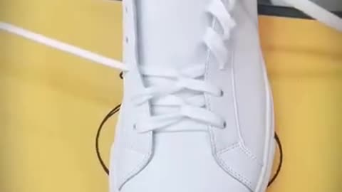 How to tie shoelaces