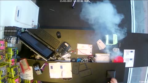 iPhone 6+ Explodes in Mobile Repair Shop - CCTV