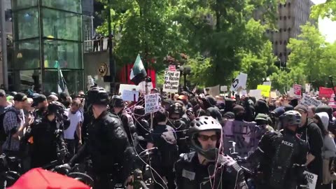 June 10 2017 Seattle 1.4 silly string is sprayed over police and march against Sharia protestors