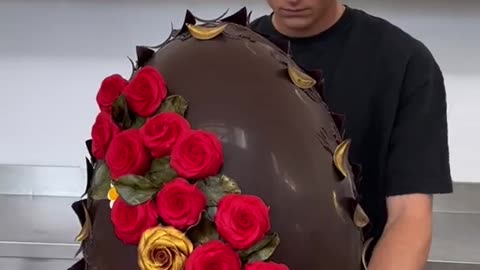 Who would you give this chocolate eggto?