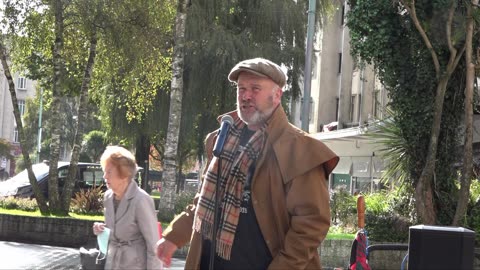 Andy Marchall Crooner Busking.Master 1 The Ocean City Plymouth 22nd October 2022.