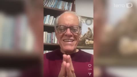 Com sorriso, pastor anuncia morte de Guilherme de Pádua em live: “Caiu e morreu”