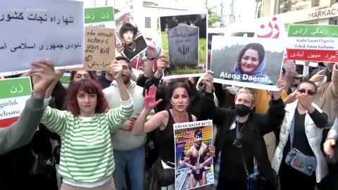 Iranian protesters in Turkey mark month since Amini's death