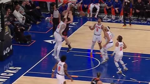 NBA - ALPEREN SENGUN DETONATES AT THE RIM FOR THE POSTER 😱 Rockets-Knicks