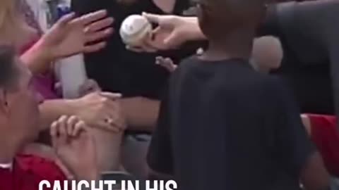 This young MLB fan had a slick move when giving a baseball to a girl