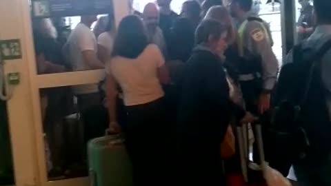 Policía Nacional recupera el Aeropuerto El Prat Barcelona invadido por los CDR (3)