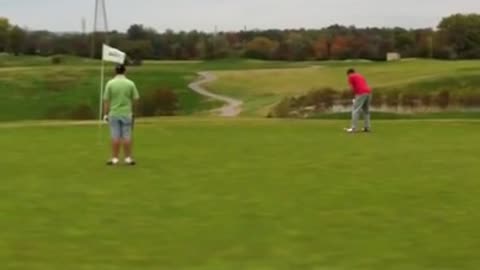 Guy sinks long putt, loses his mind