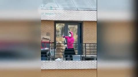 VIRAL! MY NEIGHBOURS TEACHES HER DOG KICKBOXING 😦😨