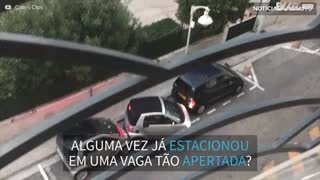 Carro Smart estaciona na vaga mais apertada de todas!