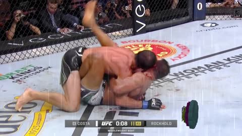 Rockhold smears blood all over Costa