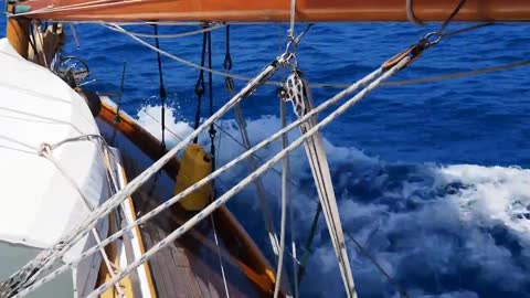 Two men crossing the Pacific in a wooden boat (6)