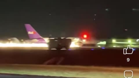 FedEx Boeing 757 with landing gear failure crash landed on runway in Chattanooga, Tennessee