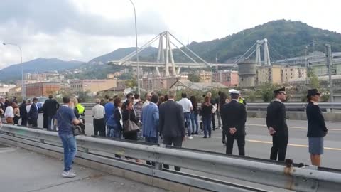 Génova guarda un minuto de silencio por víctimas del puente un mes después