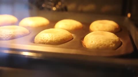 Time lapse of baking cake