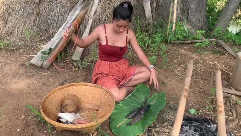 How to catch fish with bamboo in wild and cook outdoor life