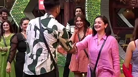 Elvish aur Aashika Ki Wild Card Entry_24 hrs live feed bigboss