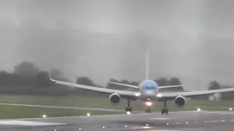 Commercial Pilot Landing Against Heavy Crosswinds