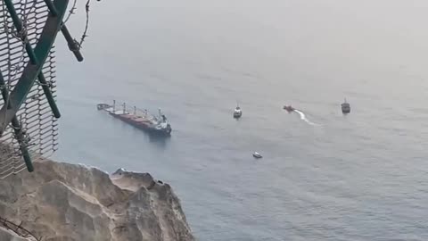 Gibraltar, an oil tanker sinks after colliding with another ship