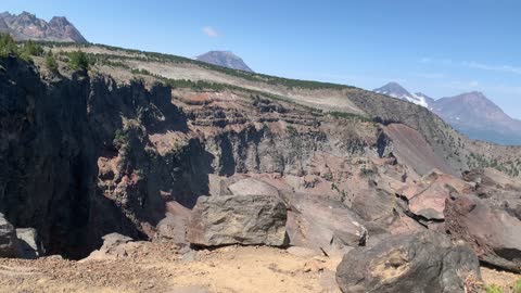 Central Oregon - Three Sisters Wilderness - Exploring an Exposed, Sheer Cliff Outcropping - 4K