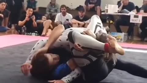 JIU-JITSU WHO PRACTICES LOVES